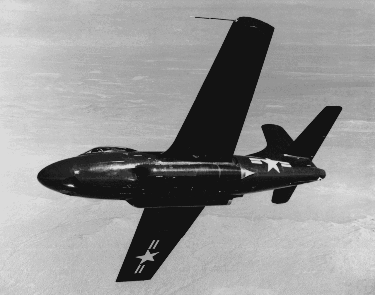 File:S-2G Tracker of VS-37 breaks away from S-3A Viking of VS-21 on 28 July  1976.jpg - Wikimedia Commons